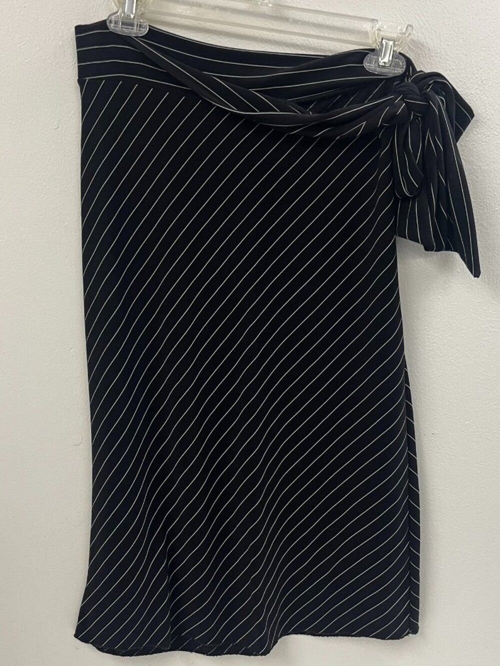 One Clothing Womens Medium Black White Pinstripe Wrap Skirt Tie Side USA